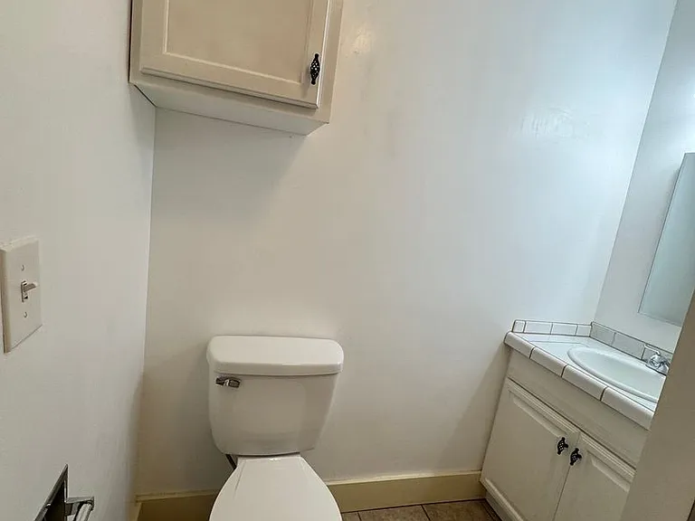 902 W 11th St #6 — Photo 10