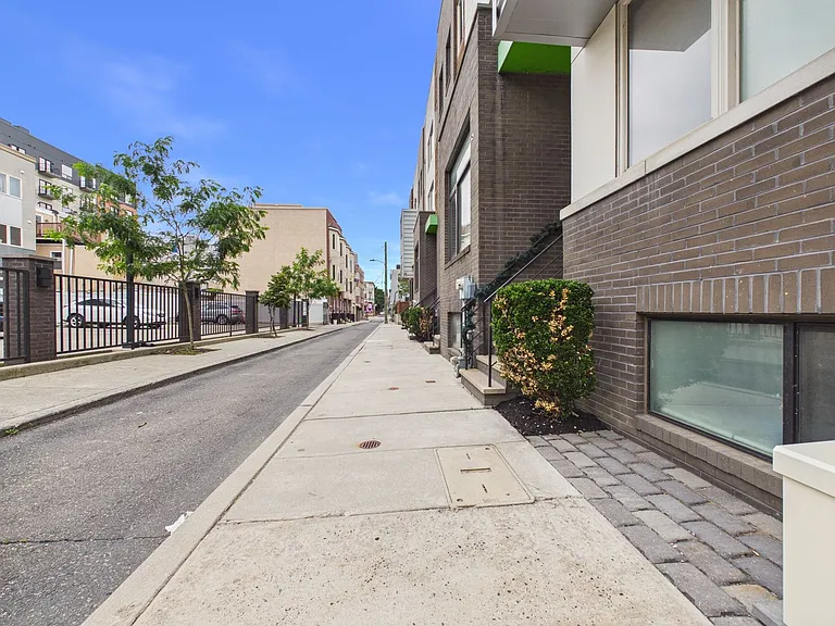 1129 N Hope St — Photo 56
