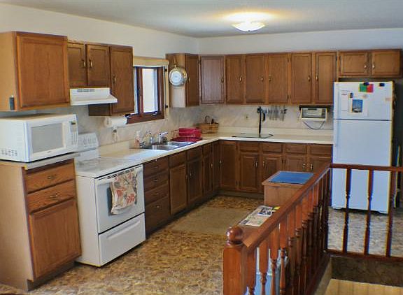 2nd image of 14878 Oakwood Dr