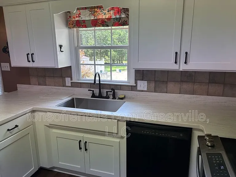 129 Foster Rd — Photo 7