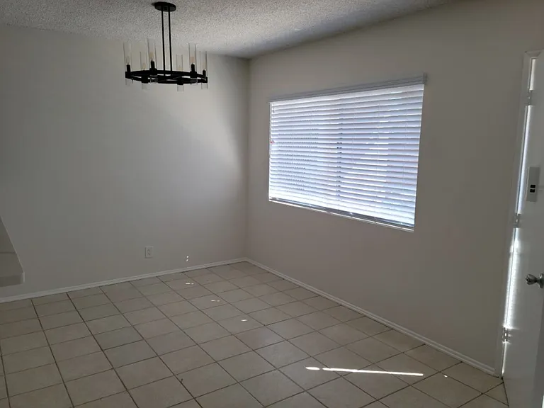 337 Gladys Ave — Photo 9