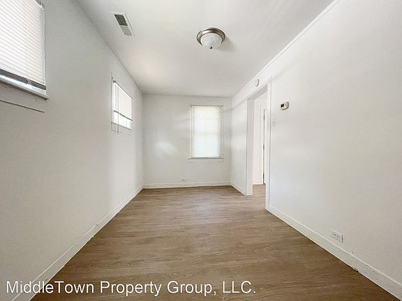 3rd image of 3501 N Bellaire Ave