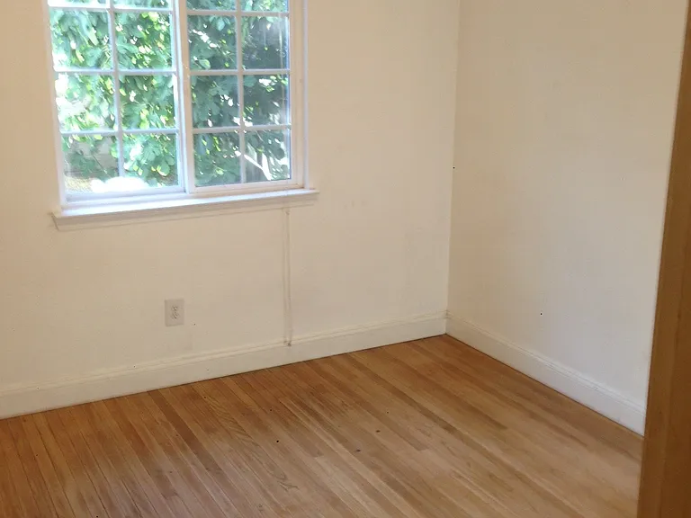 1405 Cypress Ln — Photo 3