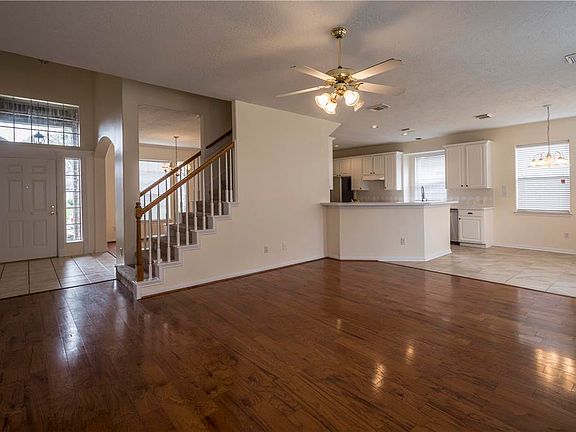 2nd image of 1831 Crestview Ct