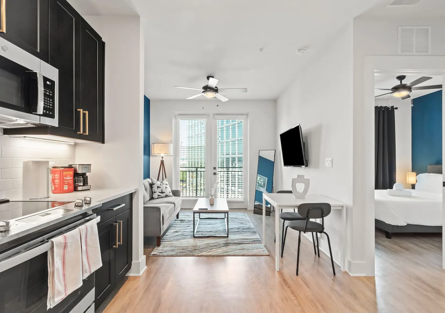 Beautiful 1BD | Walk to Raymond James Stadium — Photo 1