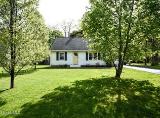 17 Wiggand Dr, Glenmont, NY 12077