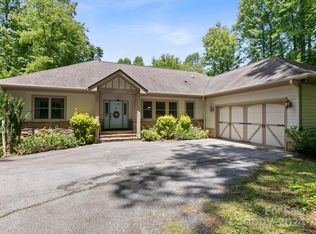 104 Mount Hebron Rd, Hendersonville, NC 28739
