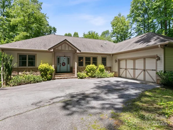 104 Mount Hebron Rd, Hendersonville, NC 28739
