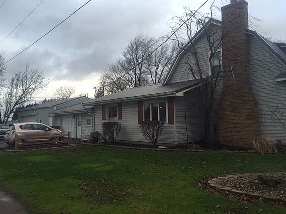 3rd image of 5880 N Lincoln Ave