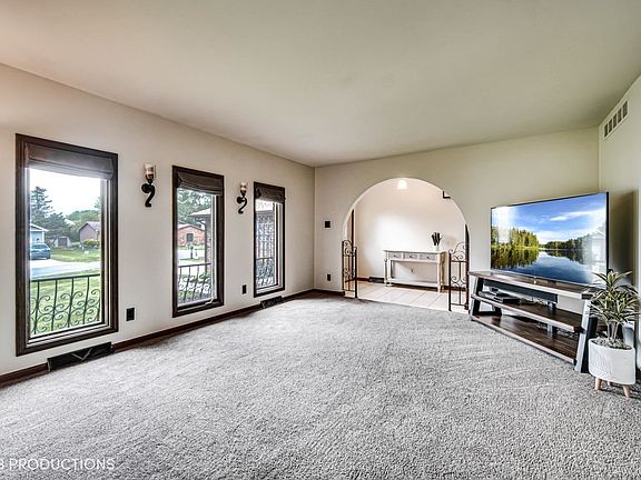2nd image of 3006 Sunrise Dr