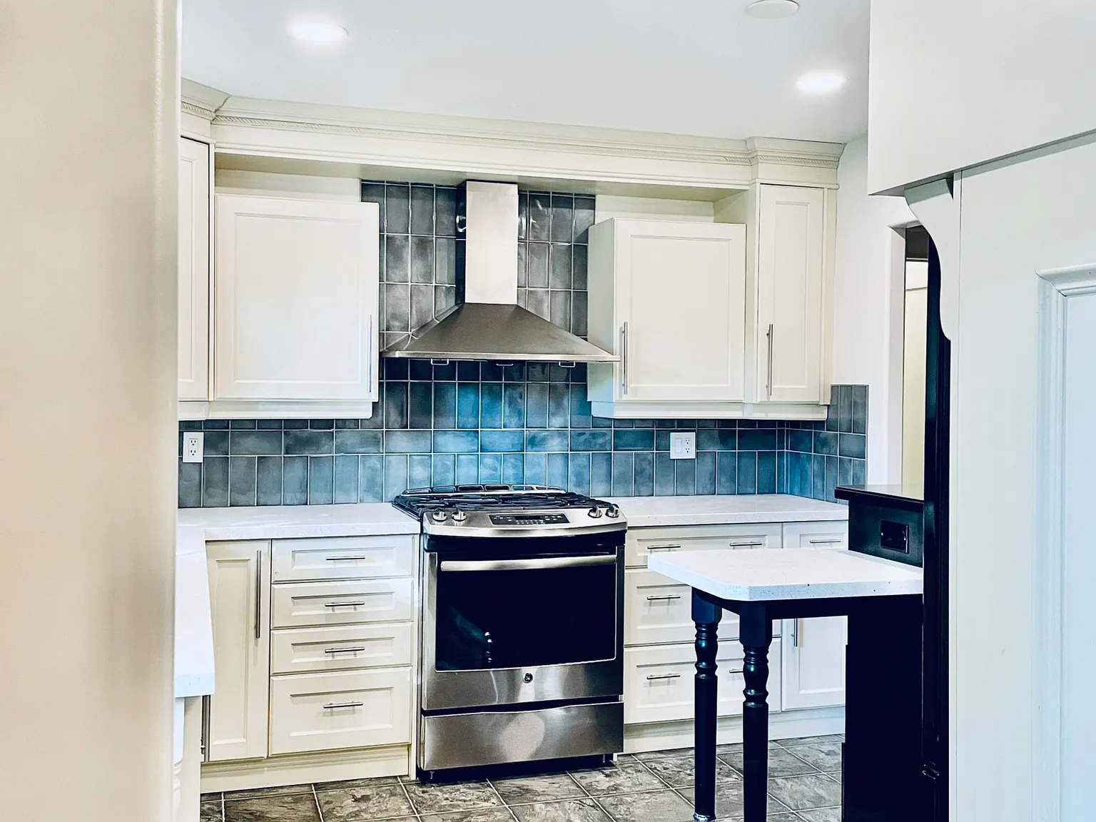 3 bed, $2,450 — Photo 4