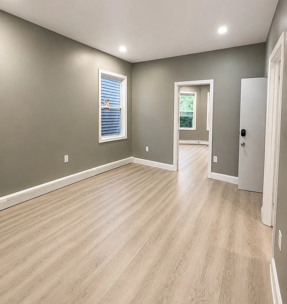 3 bed, 2330 sqft, $2,800 — Photo 2