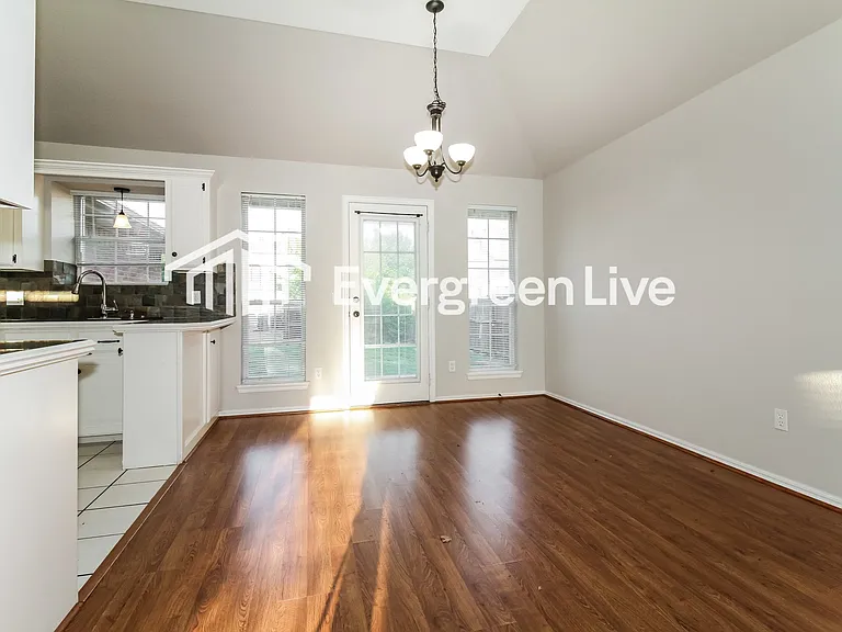 2809 Victoria Dr — Photo 5