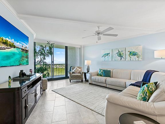 4th image of 440 Seaview Ct APT 1608