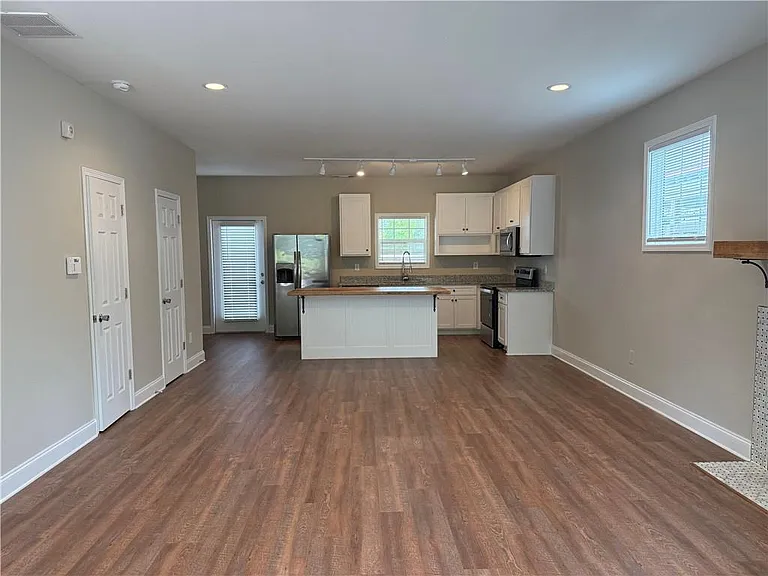 768 Grove St — Photo 4