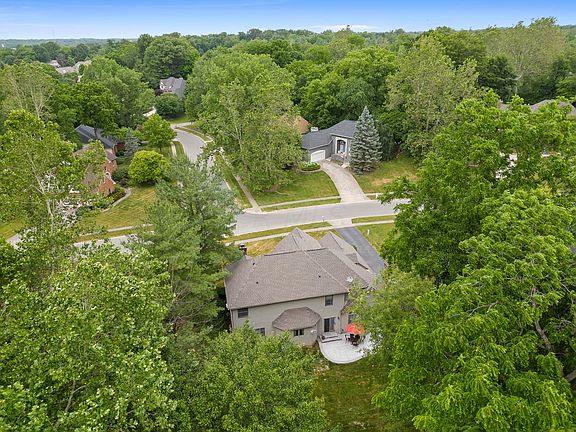 5th image of 9805 Camelot St NW