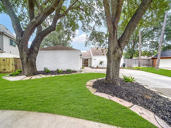 2nd image of 2303 Willow Lake Dr
