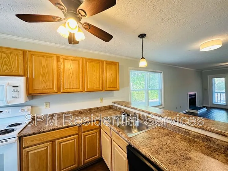 1811 Savannah Ct — Photo 6