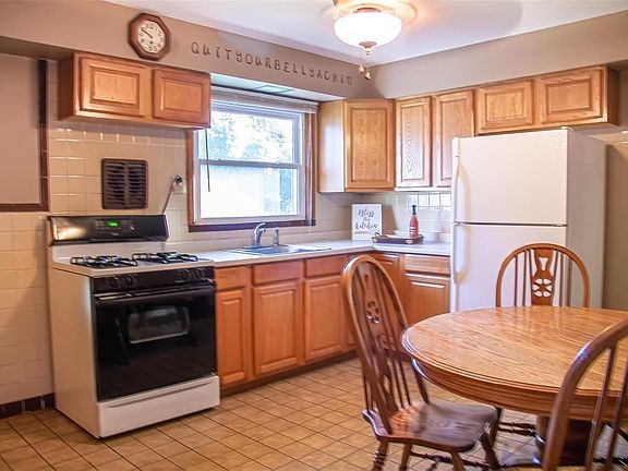 5th image of 130 Saint Baptista Ln