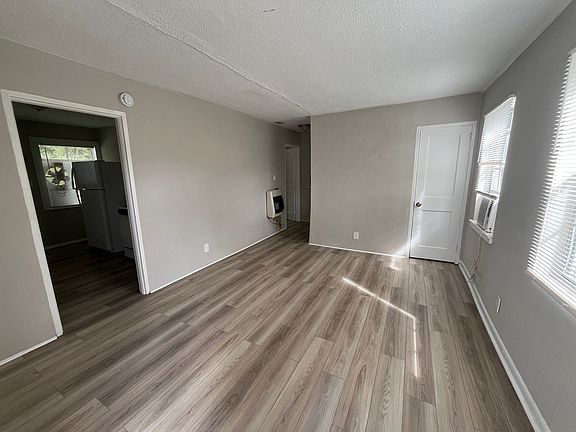 3rd image of 720 E 56th St APT D