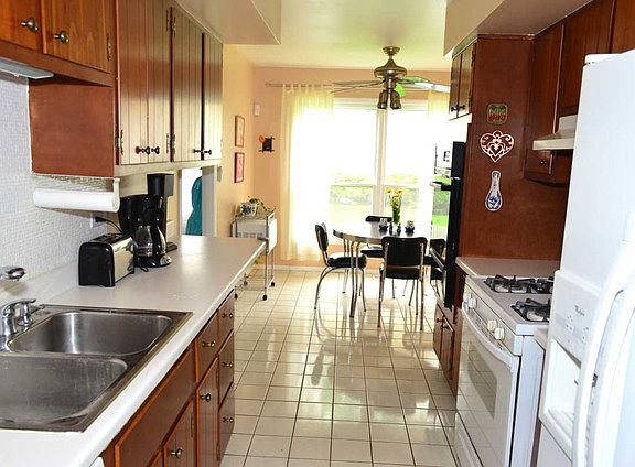 5th image of 21W710 Glen Valley Dr