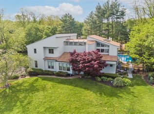1 Gate Ct, Dix Hills, NY 11746