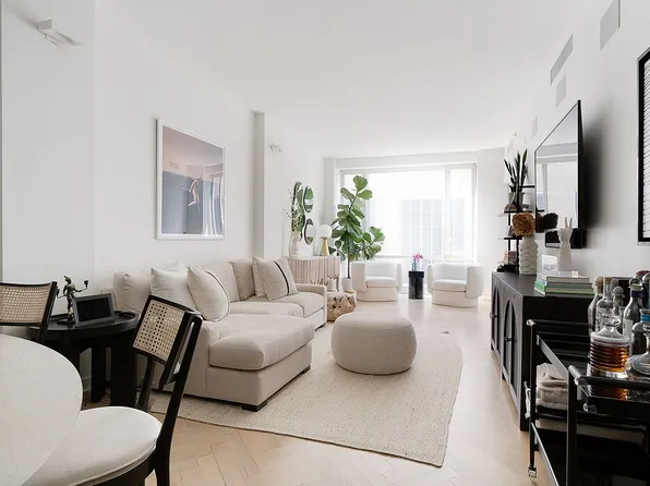 330 Spring St APT 7C, New York, NY 10013