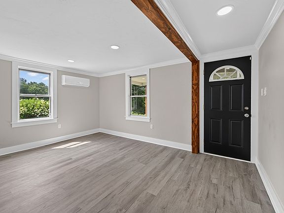 3rd image of 127 Cox St