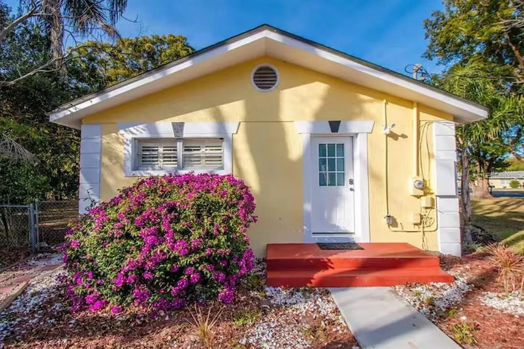 1 bed, 1.0 bath, 650 sqft, $1,800 — Photo 1