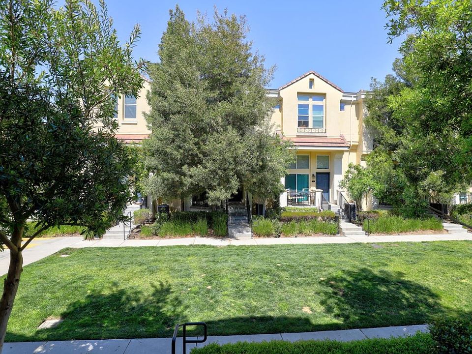 1st image of 165 Bel Air Ct