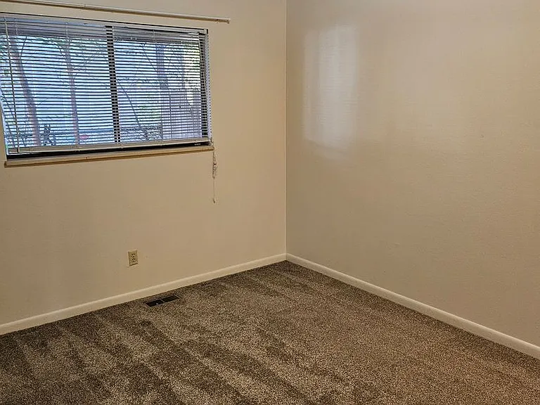 47 Douglas Ln — Photo 15