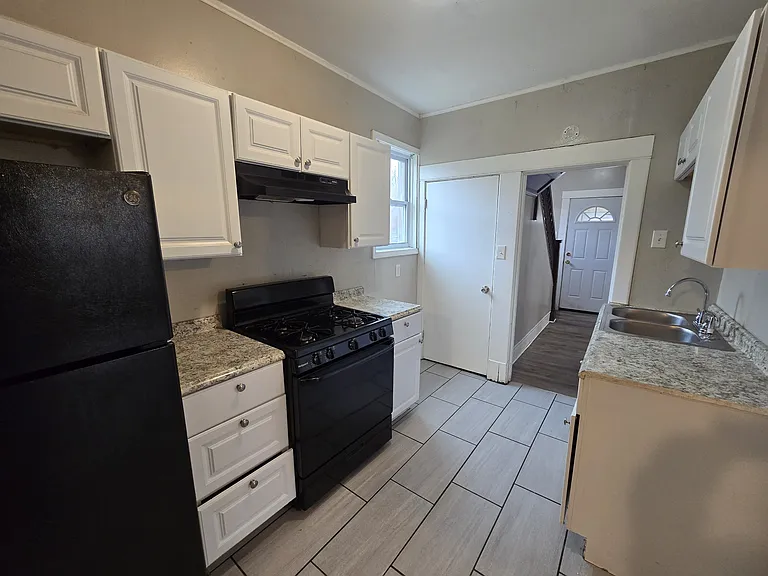 214 Edwards St — Photo 14