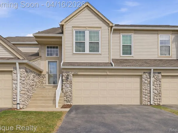 26625 Kirkway Cir, Woodhaven, MI 48183