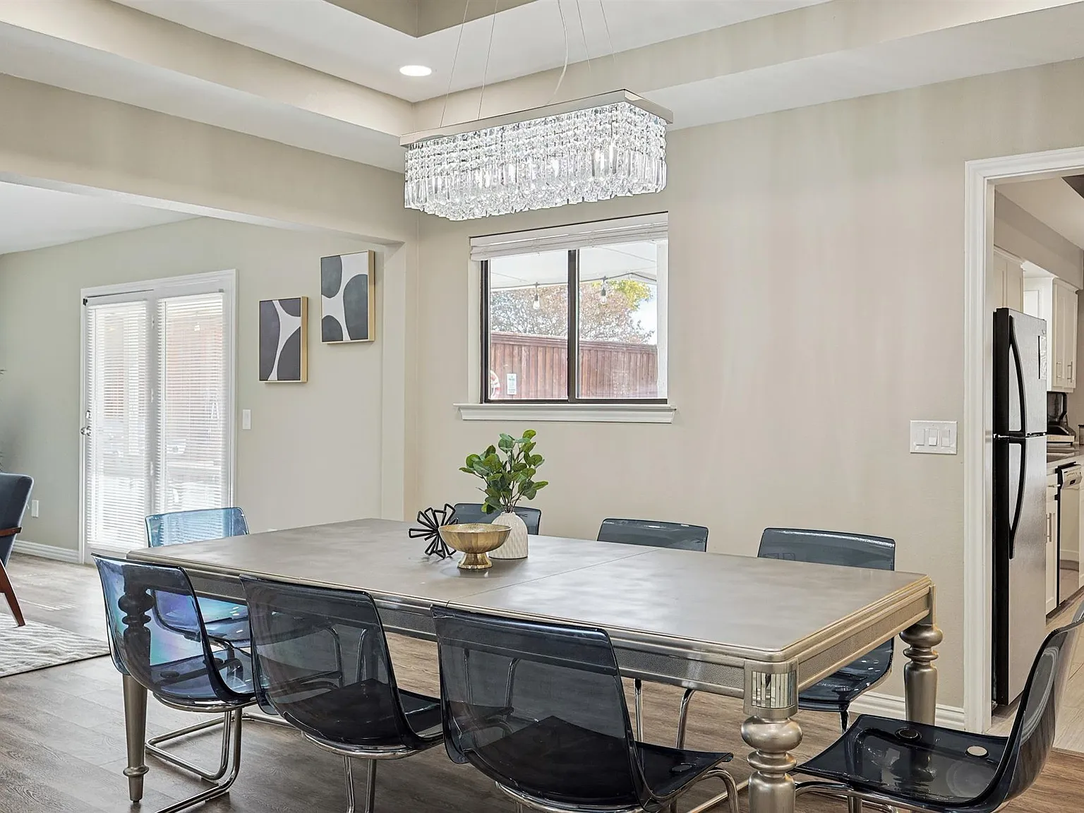 812 Green Brook Dr — Photo 4