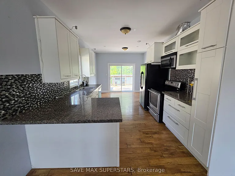 222 Phillips St #UPPER — Photo 11