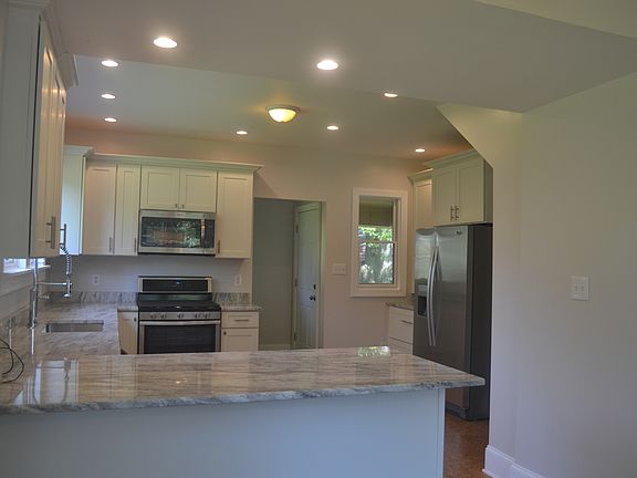 Kitchen 14'4"x 13'6""