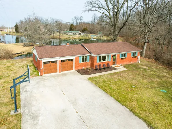 611 Woodland Cir, West Terre Haute, IN 47885