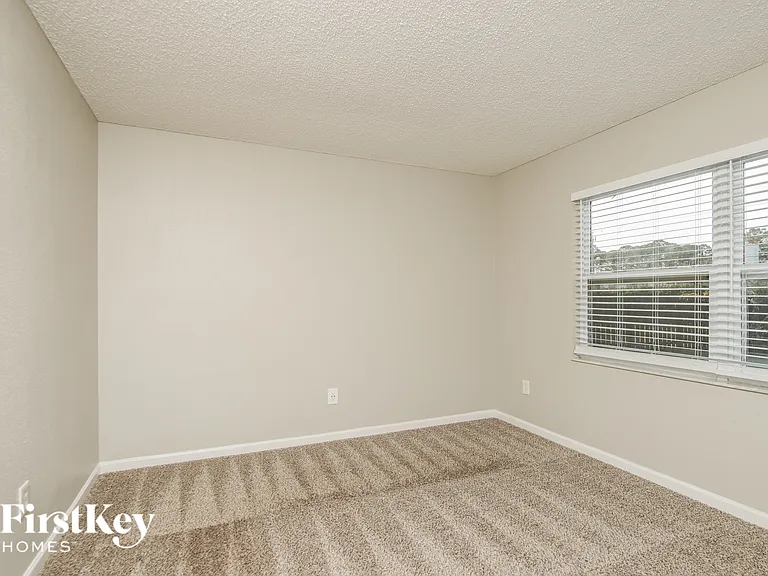 1327 Valencia St SE — Photo 11