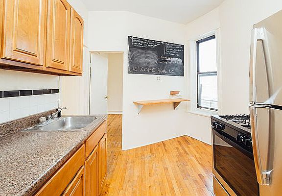 5th image of 110 Empire Blvd APT 20