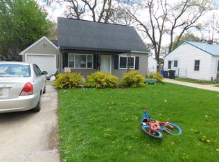 735 36th St NE, Cedar Rapids, IA 52402