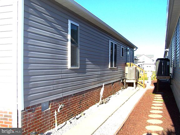 4th image of 126 Yawl Dr