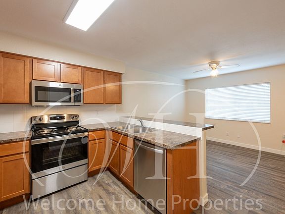3rd image of 108 SE 6th St APT 8