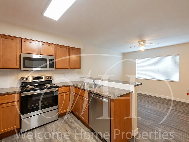 108 SE 6th St — Photo 38