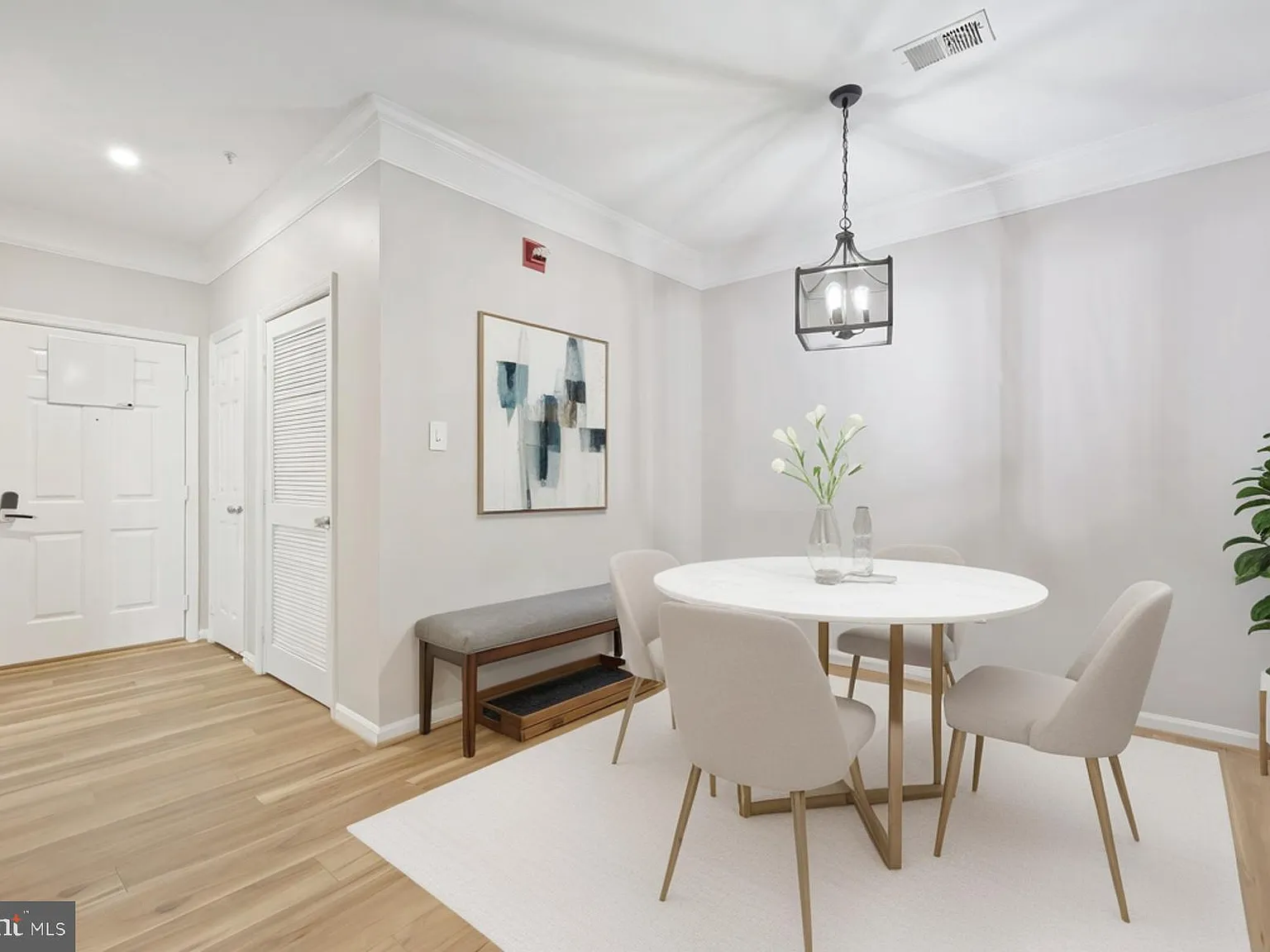 2 bed, 1280 sqft, $3,500 — Photo 2