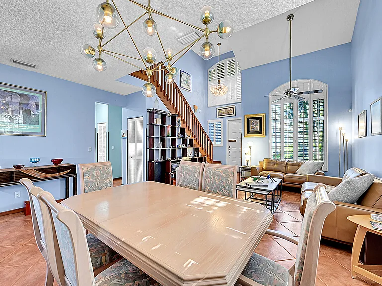 2922 Port Royale Ln S — Photo 8