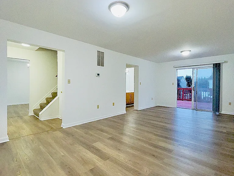 8346 Lincoln Dr — Photo 4