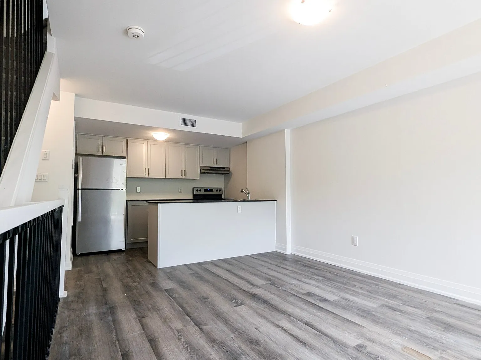 169 Lancaster St W Kitchener — Photo 4