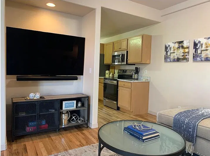 3 bed, 2.5 bath, 1810 sqft, $3,800 — Photo 4