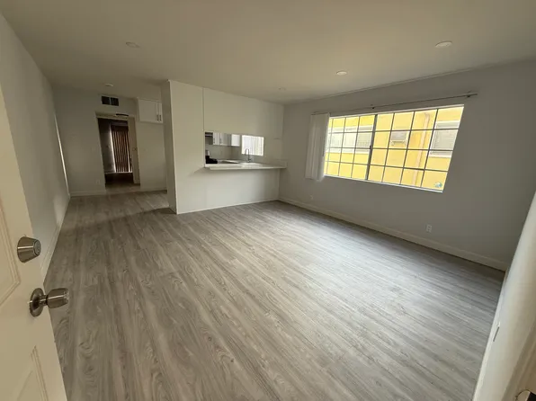 11218 Huston St, North Hollywood, CA