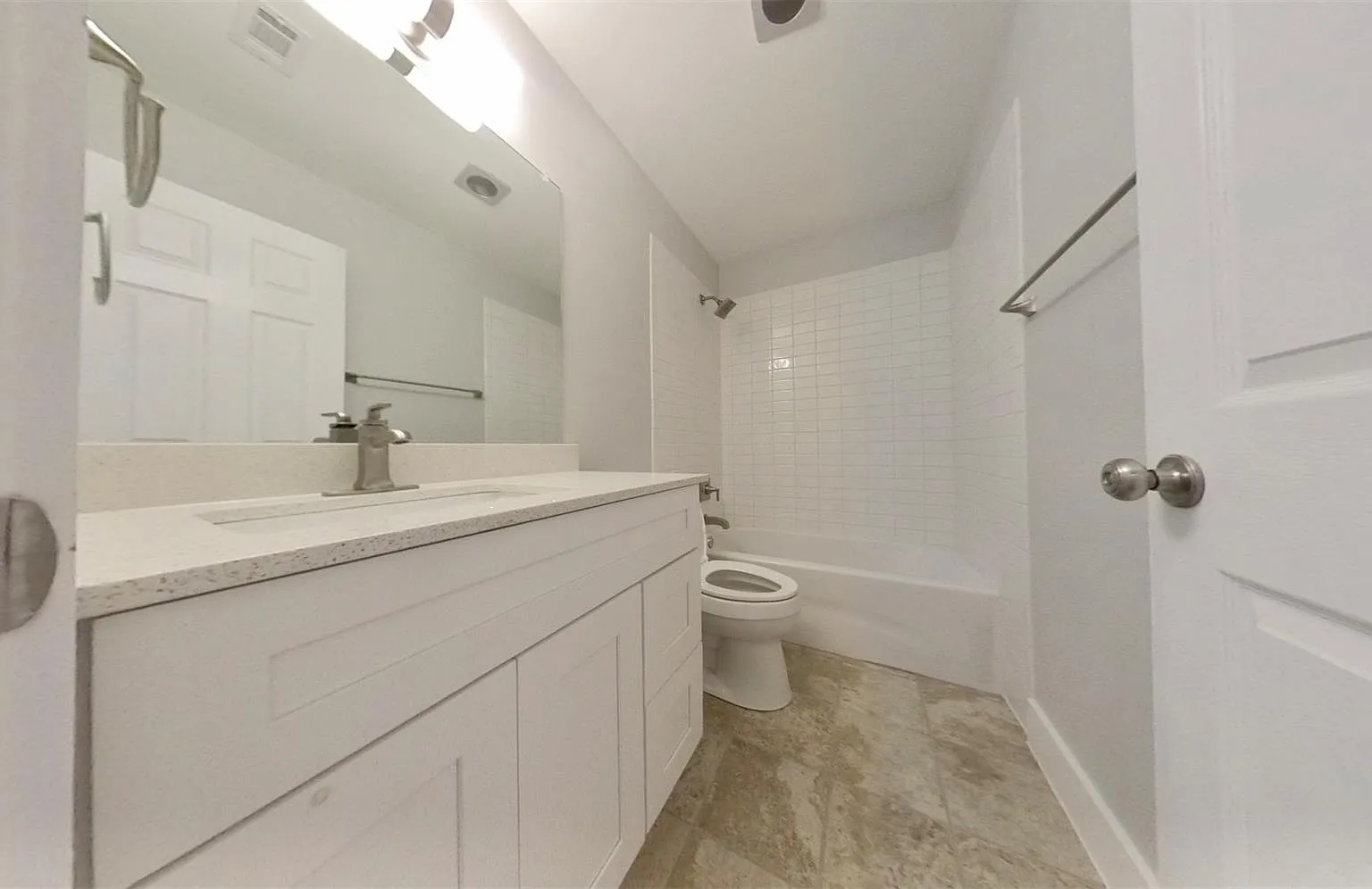 2 bed, 1.5 bath, 1030 sqft, $1,895 — Photo 2